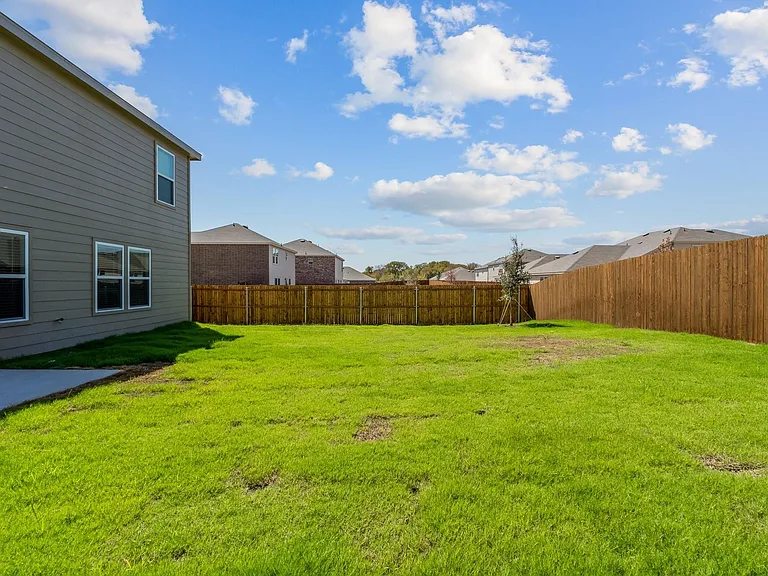 16025 Malaya St — Photo 21