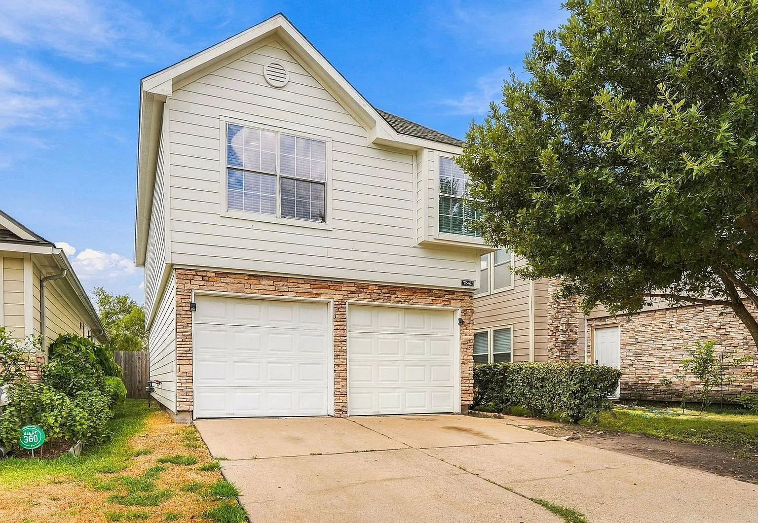 3 bed, 2.5 bath, 1414 sqft, $1,650 — Photo 1