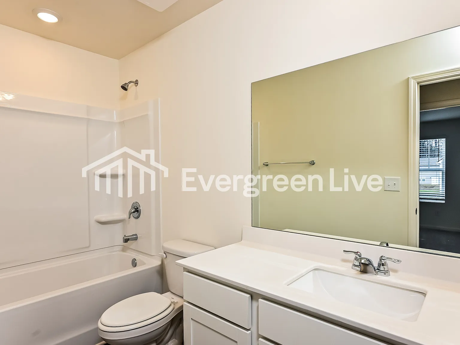 4 bed, 2.0 bath, 2279 sqft, $2,140 — Photo 3