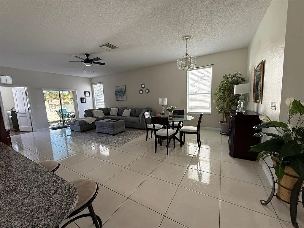 3 bed, 2.0 bath, 1506 sqft, $2,500 — Photo 2