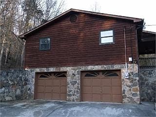 3rd image of 1317 Margaret Ln
