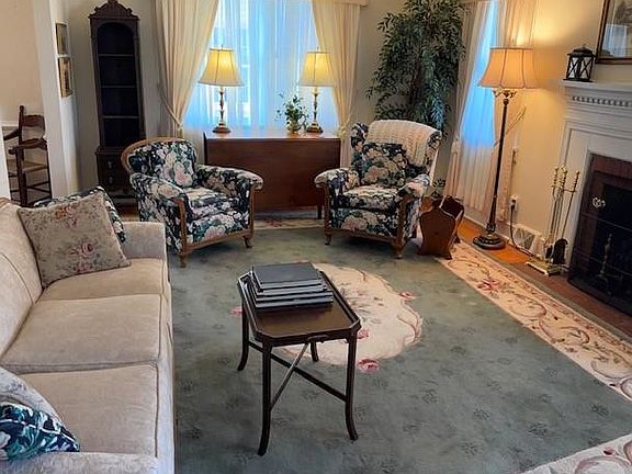 5th image of 114 Clarendon Cir