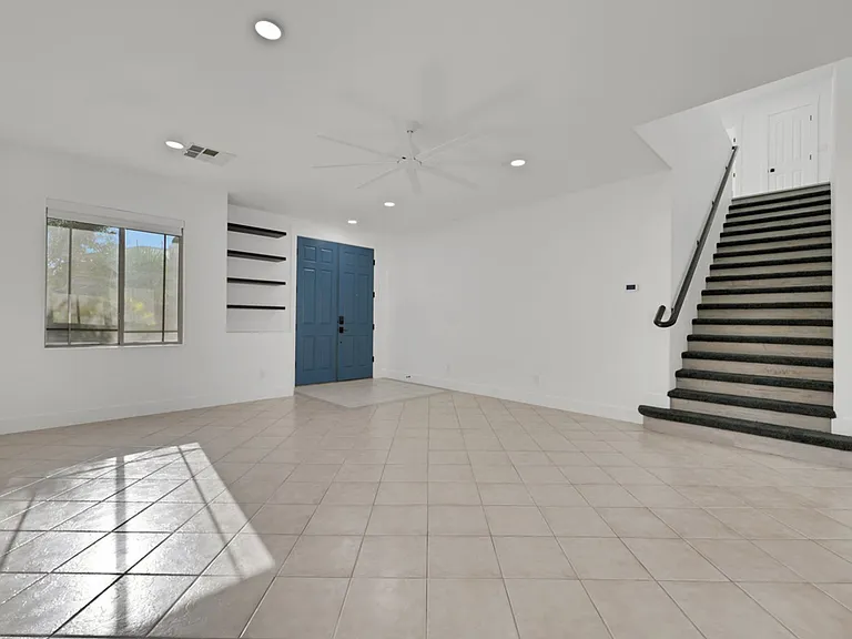 56 Ashby Hills Ct — Photo 5