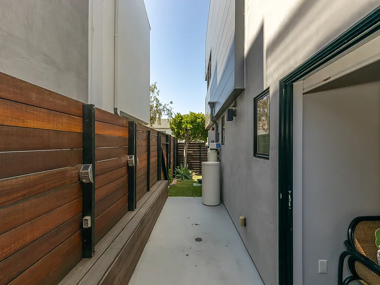 2506 S Wilson Ave — Photo 8