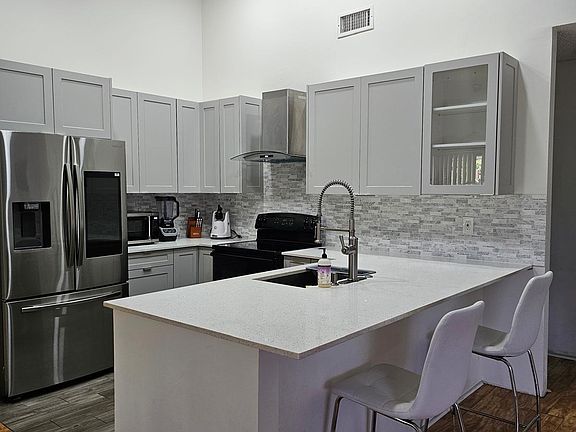 3rd image of 491 Springdale Circle