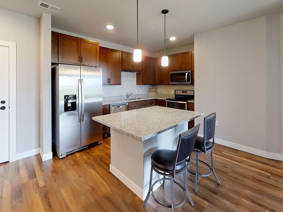 1st image of 4721 Farwell St #215
