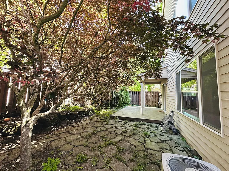 6049 NE Kettering St — Photo 34