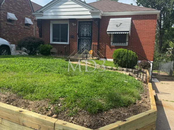 6707 Kenwood Dr, Saint Louis, MO 63121