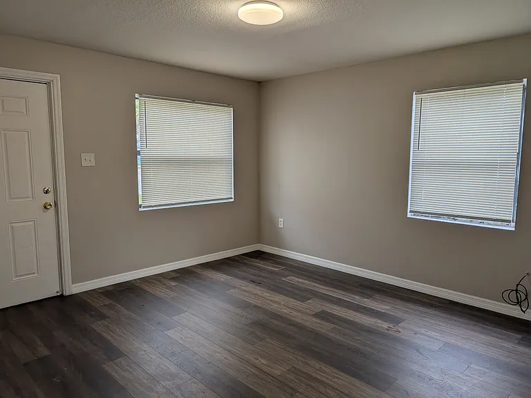 1028 W South St #1 — Photo 6