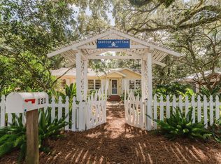 121 Redfern Dr, Saint Simons Island, GA 31522