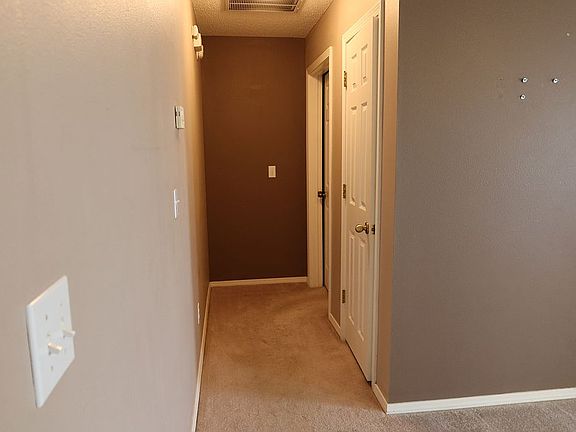4th image of 601 Douglas Cir