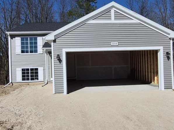 1008 Cedarwood Dr, Greenville, MI 48838