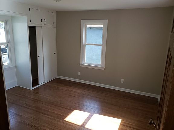 5th image of 521 W Washington St