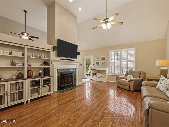 3rd image of 2369 Conners Creek Cir