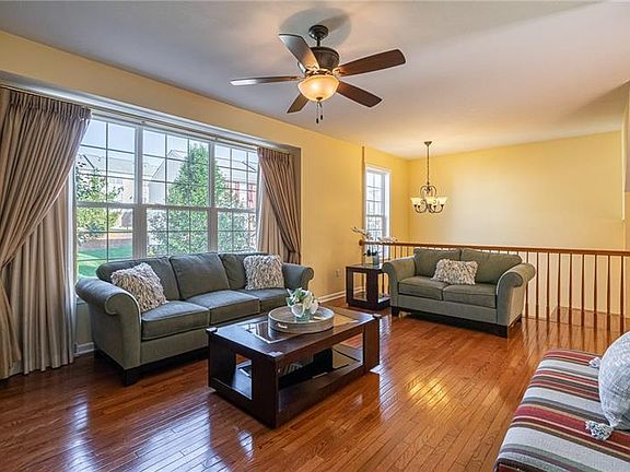 4th image of 10519 Forest Hill Dr