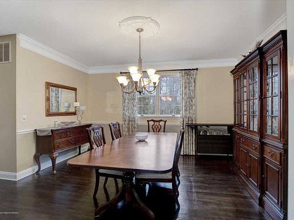 5th image of 1588 Country Club Ln