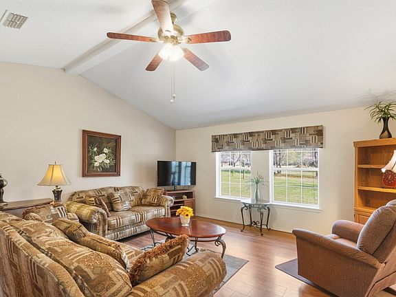 3rd image of 2106 Valley View Dr