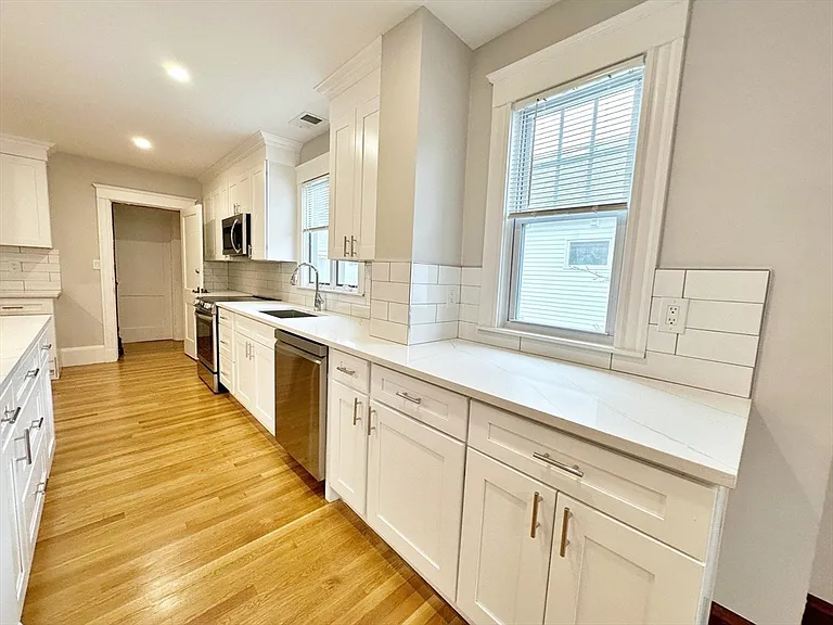 75 Governor Winthrop Rd — Photo 6