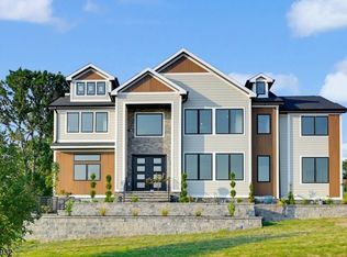 7 Windsor Dr, Pine Brook, NJ