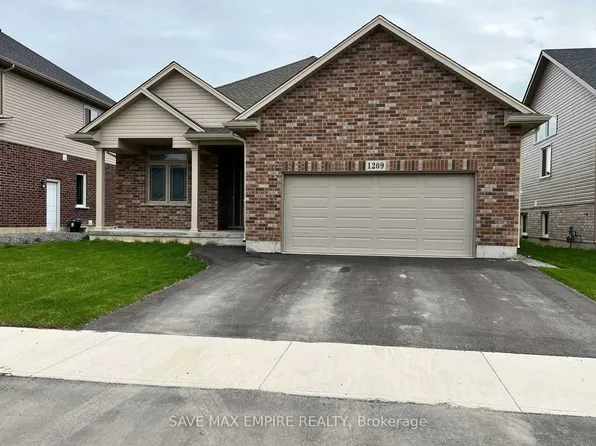 1209 Uppers Ln, Thorold, ON L2V 0C8