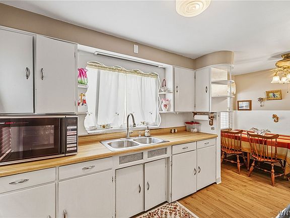 5th image of 42 Redmond Ave
