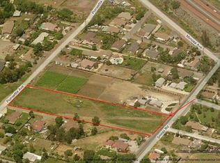 411 Smilax Rd, Vista, CA 92081