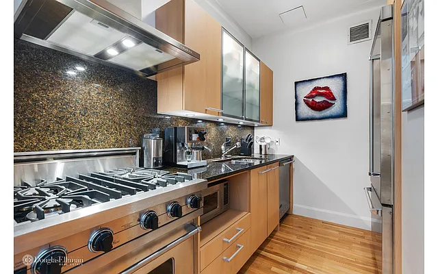 Rented by Douglas Elliman | media 14