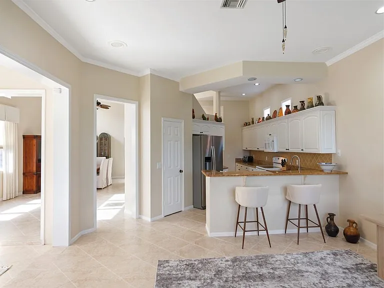 1735 Victoria Cir — Photo 26