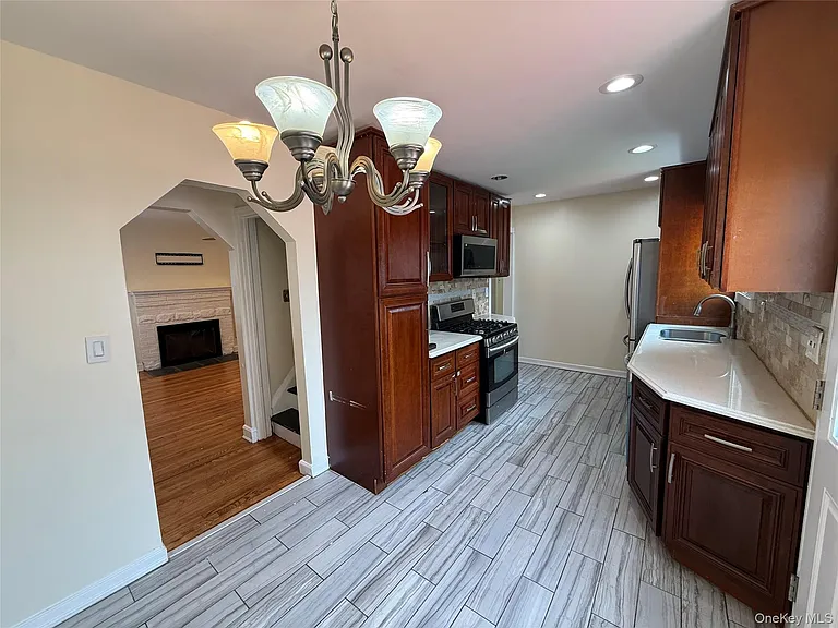 730 Cottage St — Photo 9