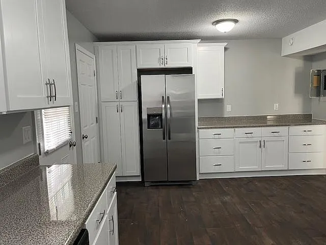 2 bed, 1.5 bath, 1050 sqft, $1,600 — Photo 2