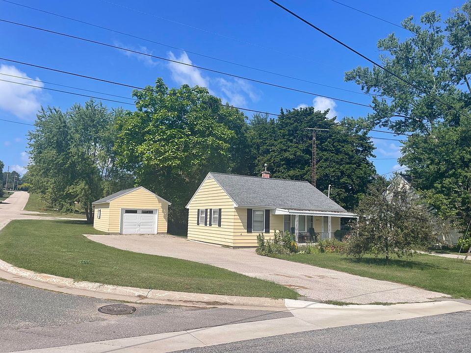 1st image of 4675 3rd St