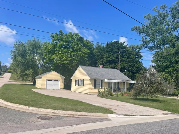 4675 3rd St, New Era, MI 49446