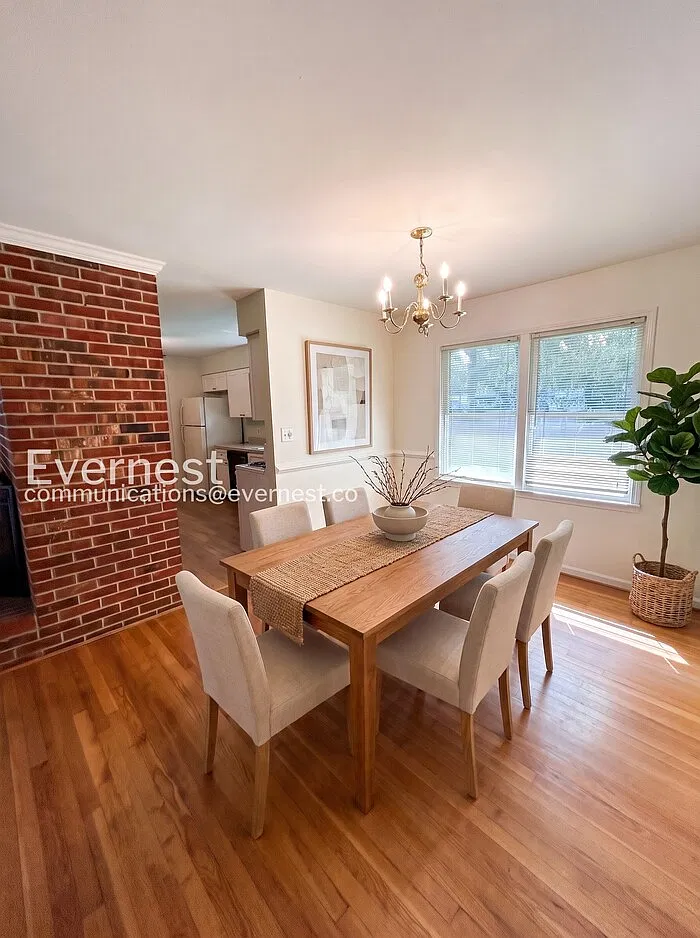 3 bed, 2.0 bath, 1279 sqft, $1,845 — Photo 2