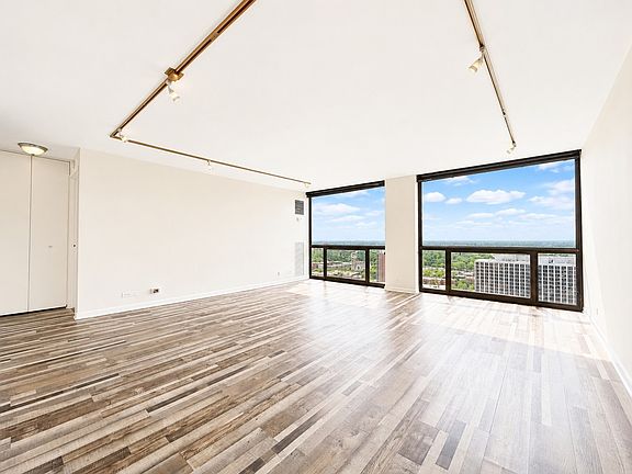 3rd image of 4343 N Clarendon Ave APT 2707