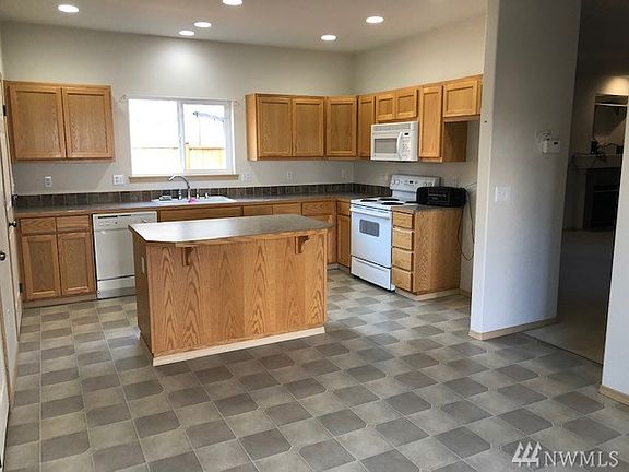 3rd image of 17608 109th Street Ct E