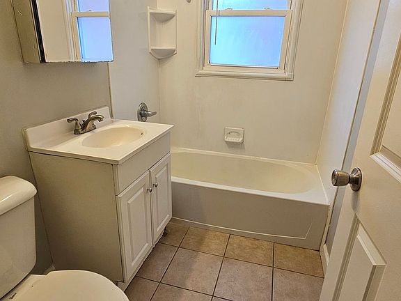 4th image of 2200 7th Ave APT 7