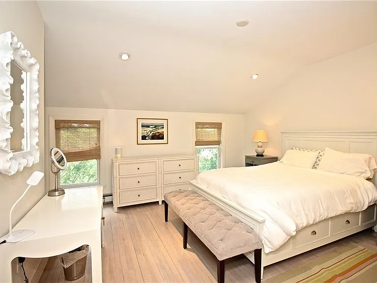 215 Coggeshall Ave — Photo 34