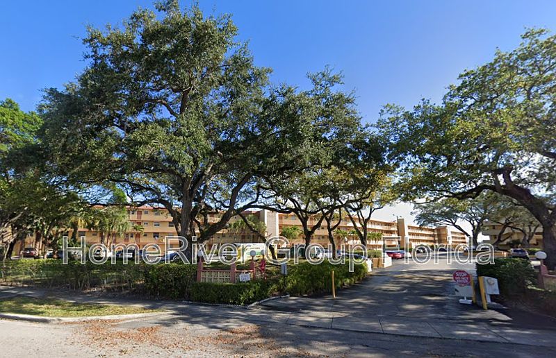 2nd image of 445 NE 195th St APT 224