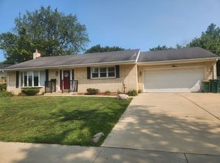 3 W Eureka Dr, Lemont, IL 60439