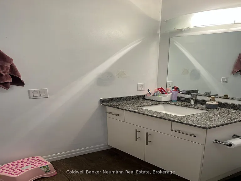 35 Kingsbury Sq #217 — Photo 10