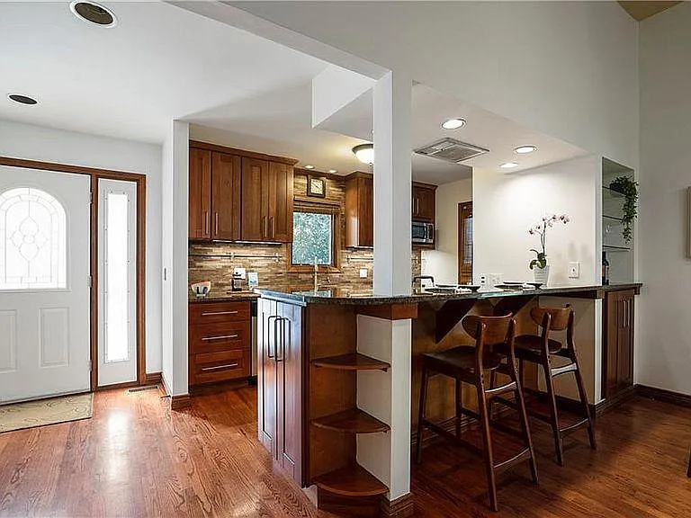2283 Shenandoah Ave NE — Photo 5