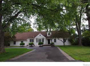 3952 Oakland Dr, Bloomfield Hills, MI 48301