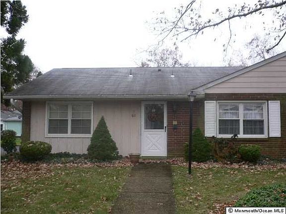 4th image of 60 Buckingham Drive #A