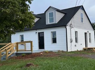 174 Howlett St, Hillsville, VA 24343
