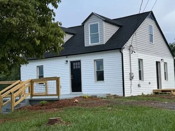 174 Howlett St, Hillsville, VA 24343