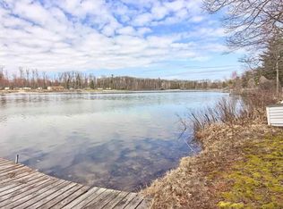 914 Ridge Rd, Beulah, MI 49617