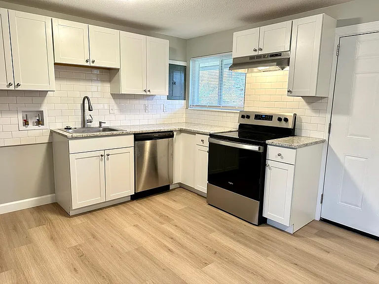 301 Henrich Dr — Photo 7
