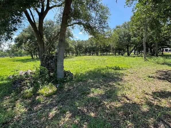 2607 Whispering Pine Dr, Alvin, TX 77511