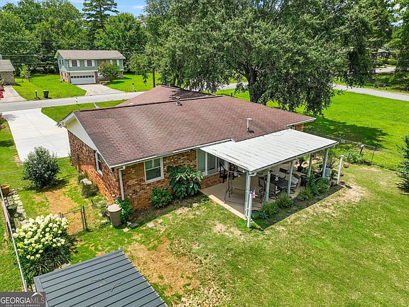 3rd image of 6068 Fairfield Dr