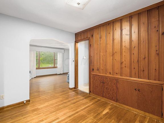 5th image of 599 Glenmont Ave